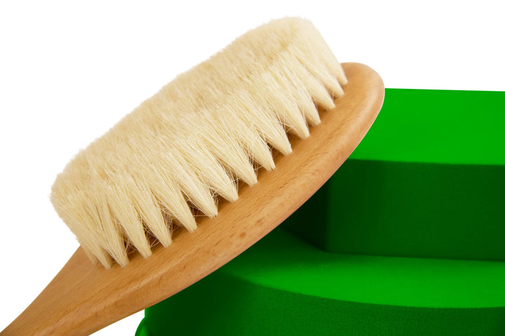 Specialist hair loss brush for improved scalp circulation
